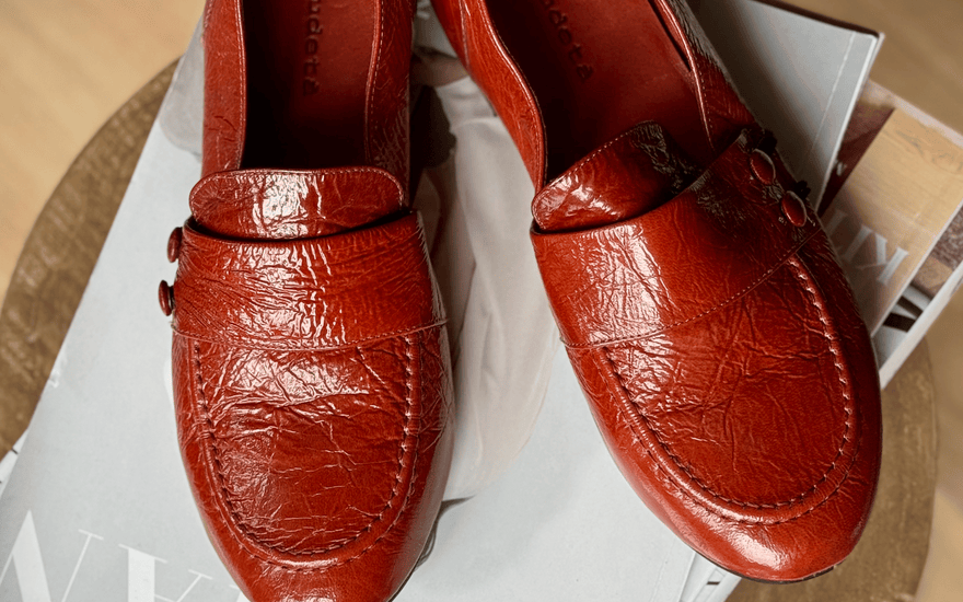 Celebrate Her Individuality: Artisan-Crafted Women’s Shoes for a Thoughtful Mother’s Day Gift