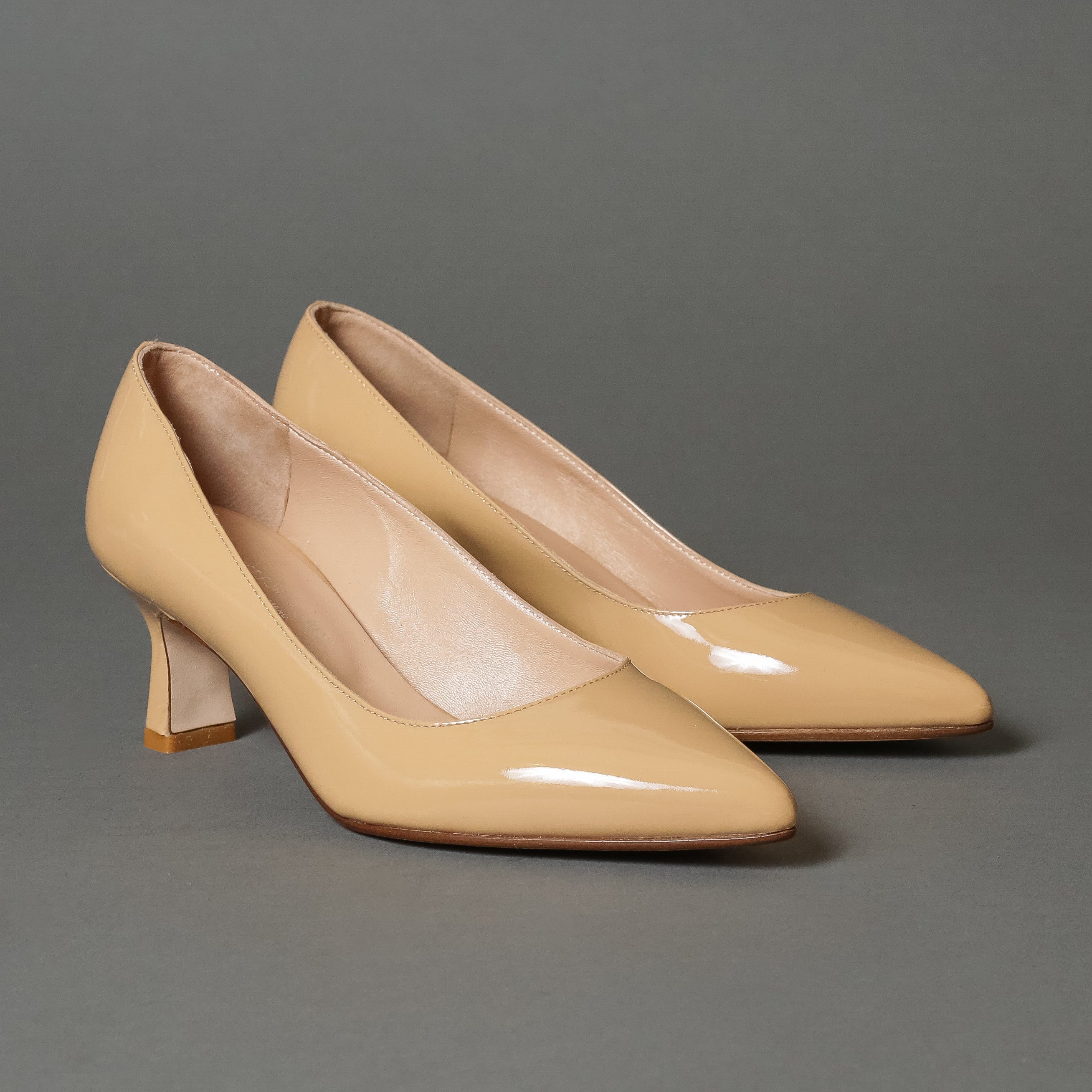 Conflict For Interest Womens Pump Conflict For Interest Salina 702 Camel