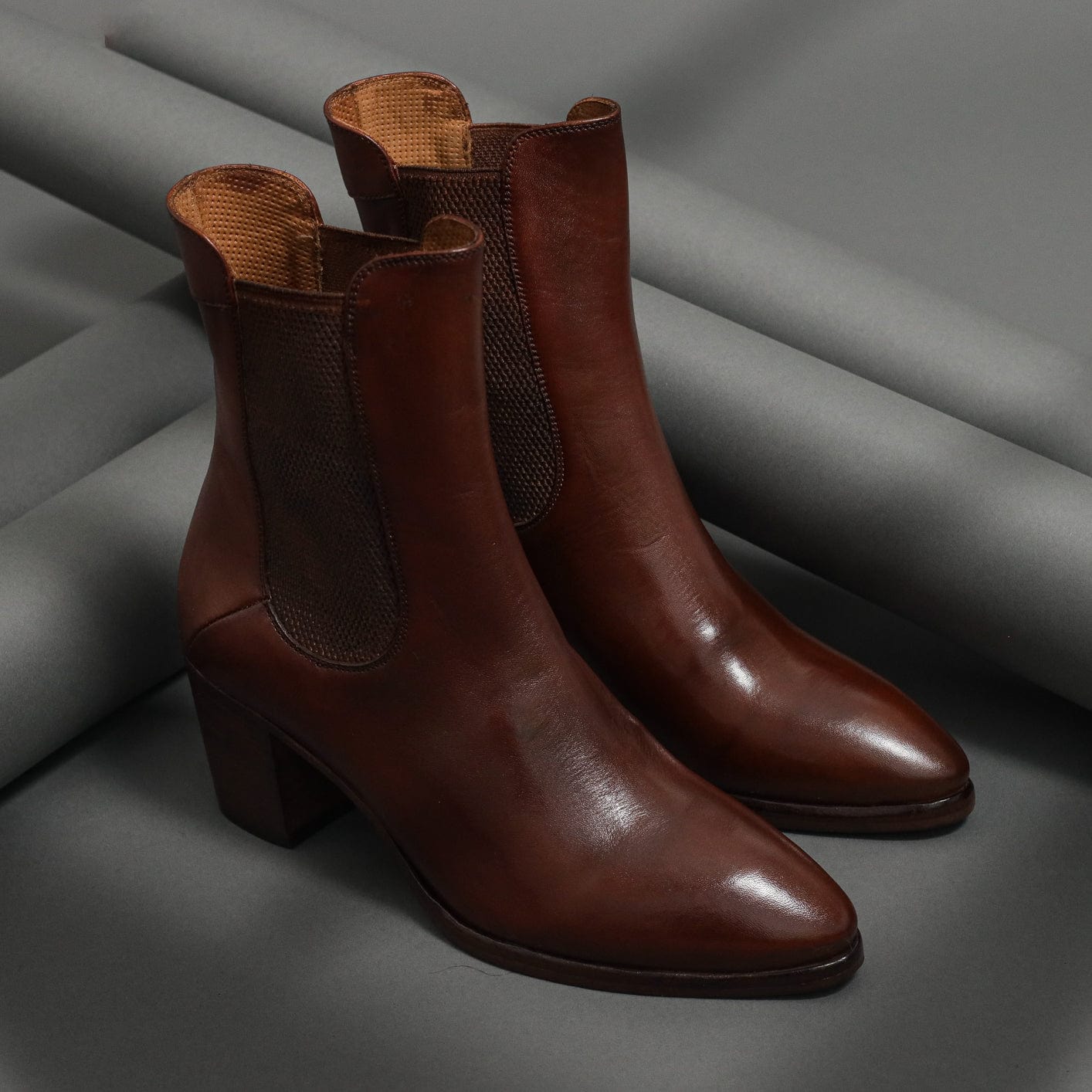 Conflict For Interest Womens Chelsea Boot Conflict For Interest 1252 Brown