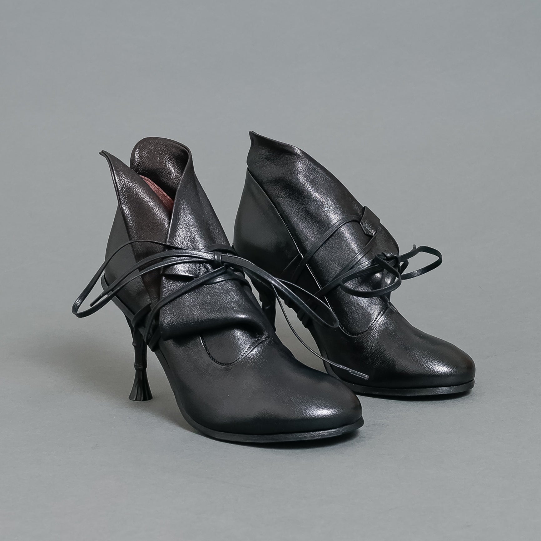 Naho 62 Black