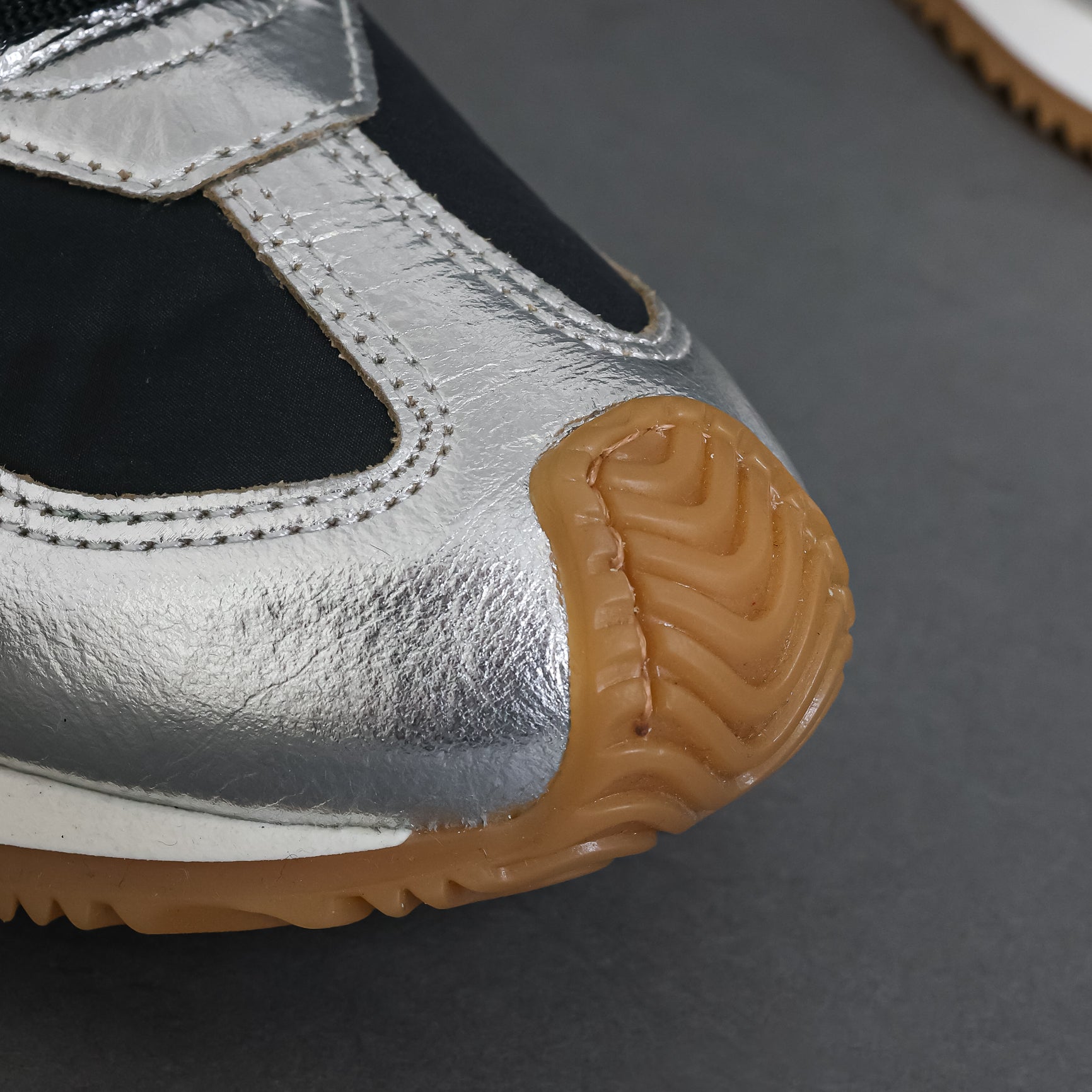 L14112 Silver-Black