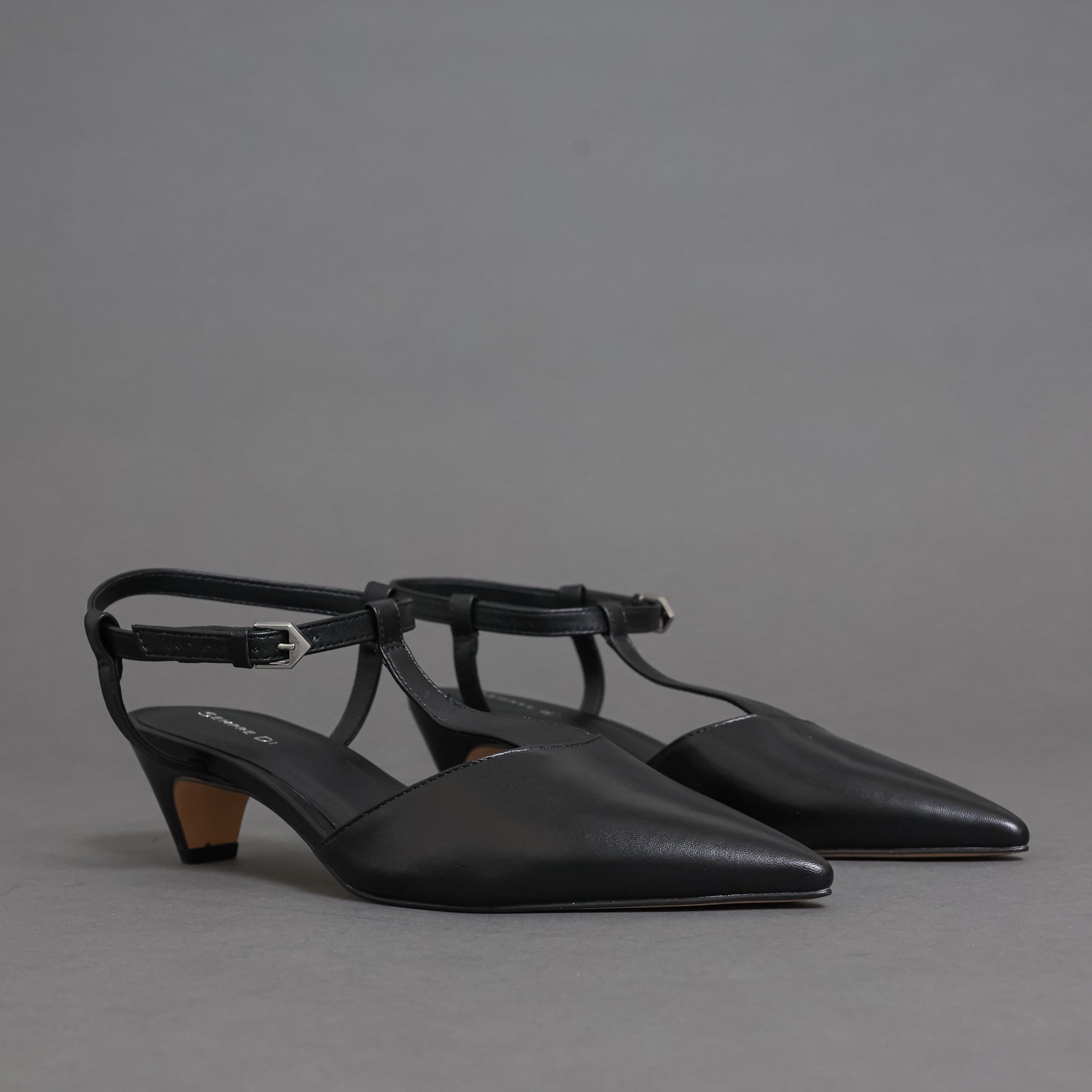 757003 Black