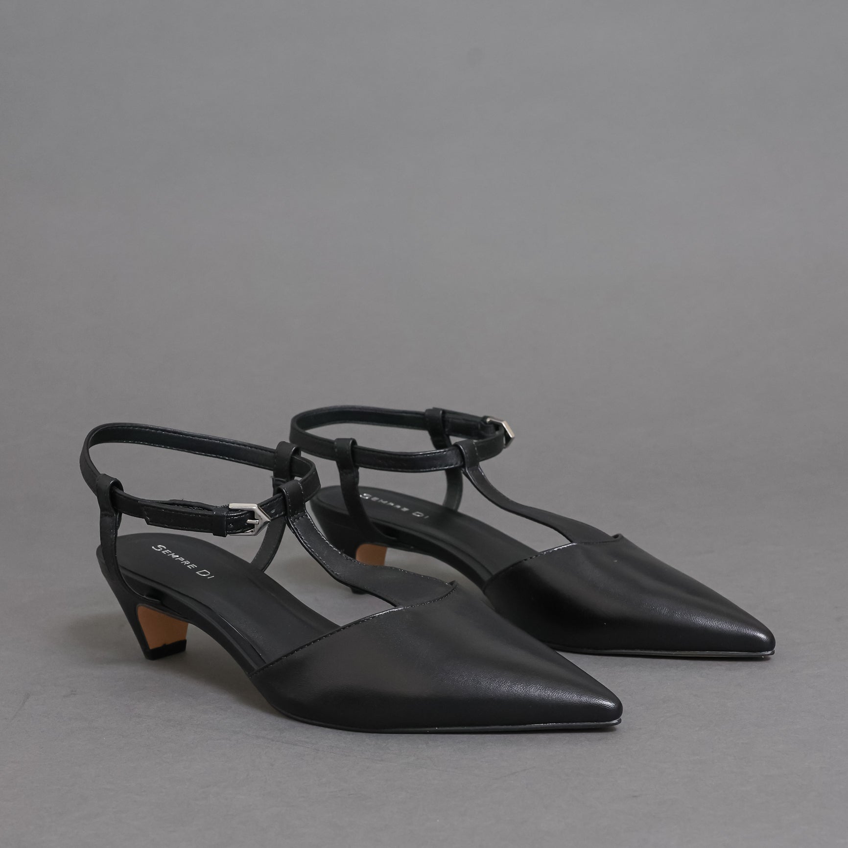 757003 Black