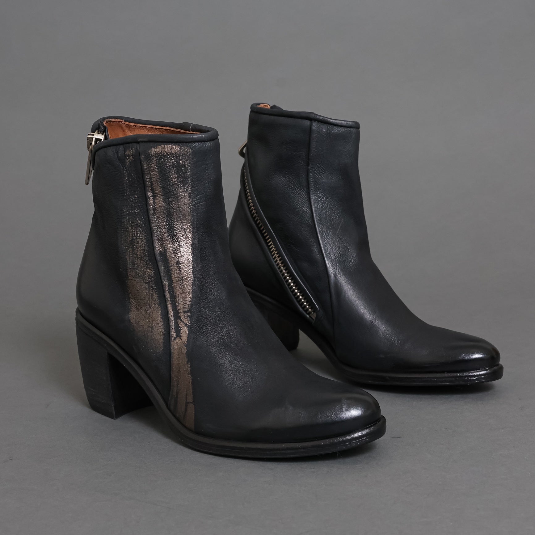B82204 Black