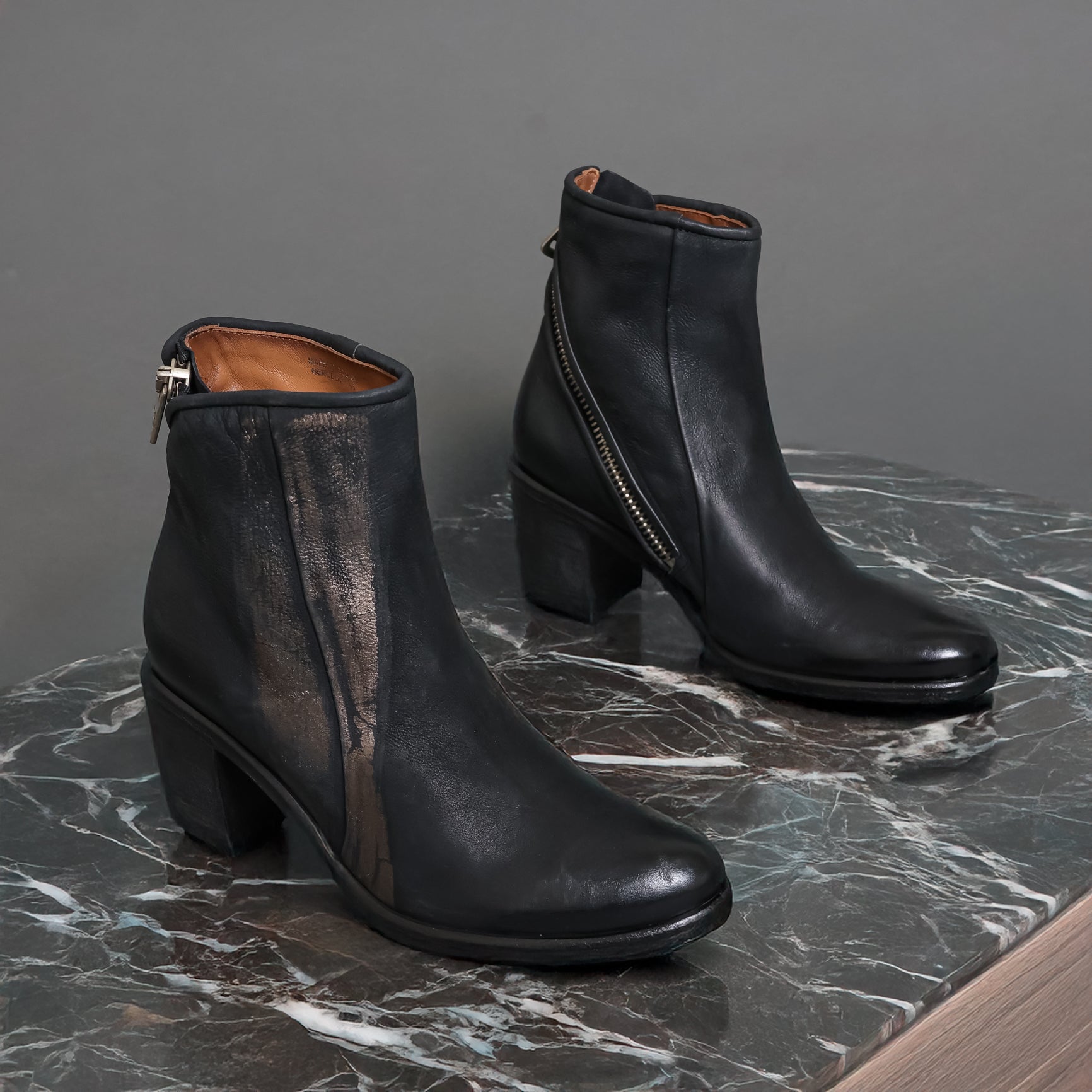 B82204 Black