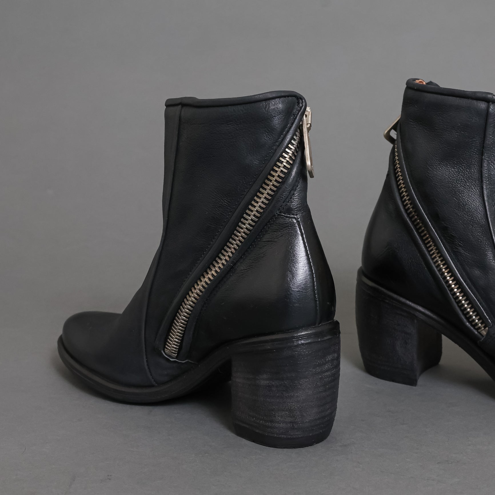 B82204 Black