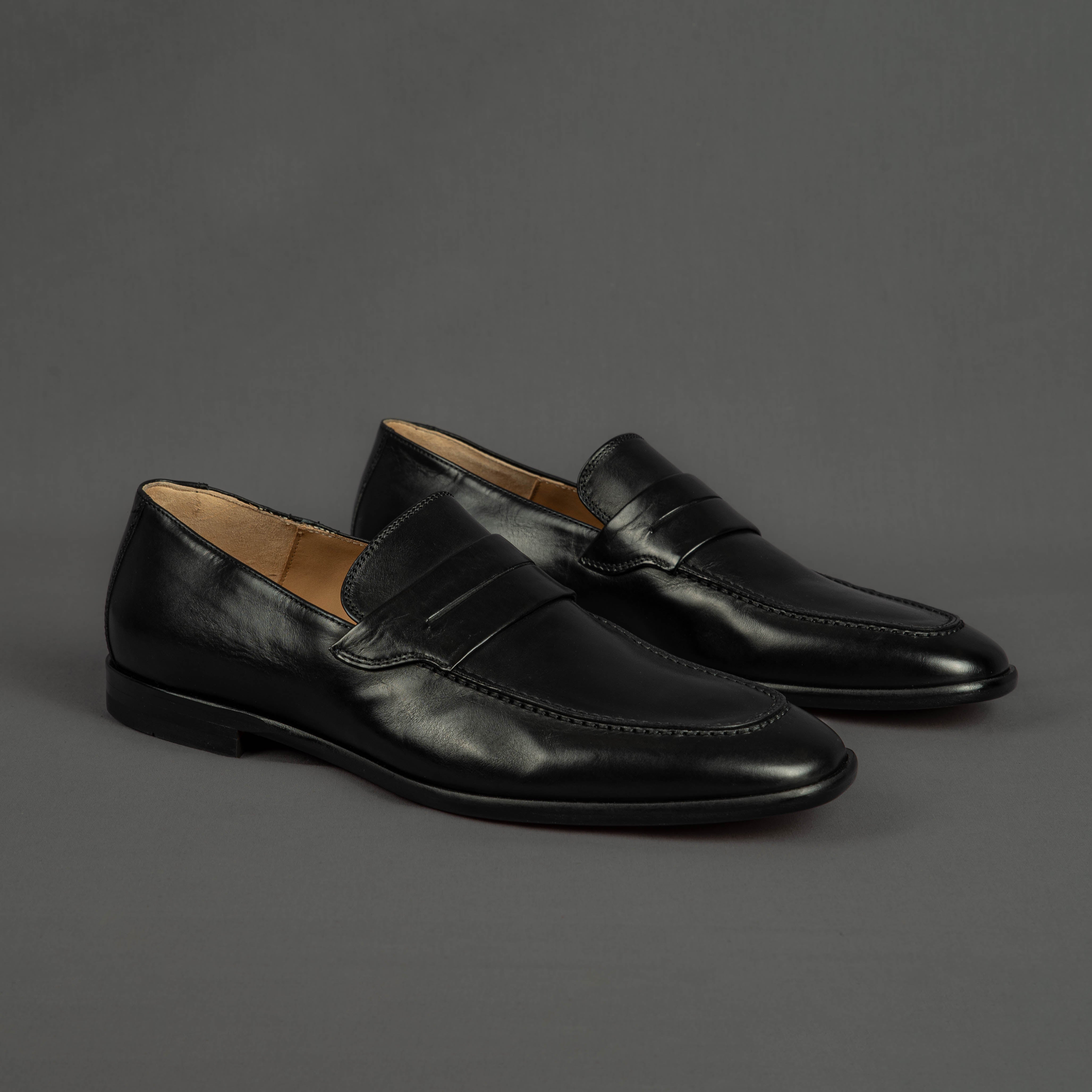 Maxwell Black