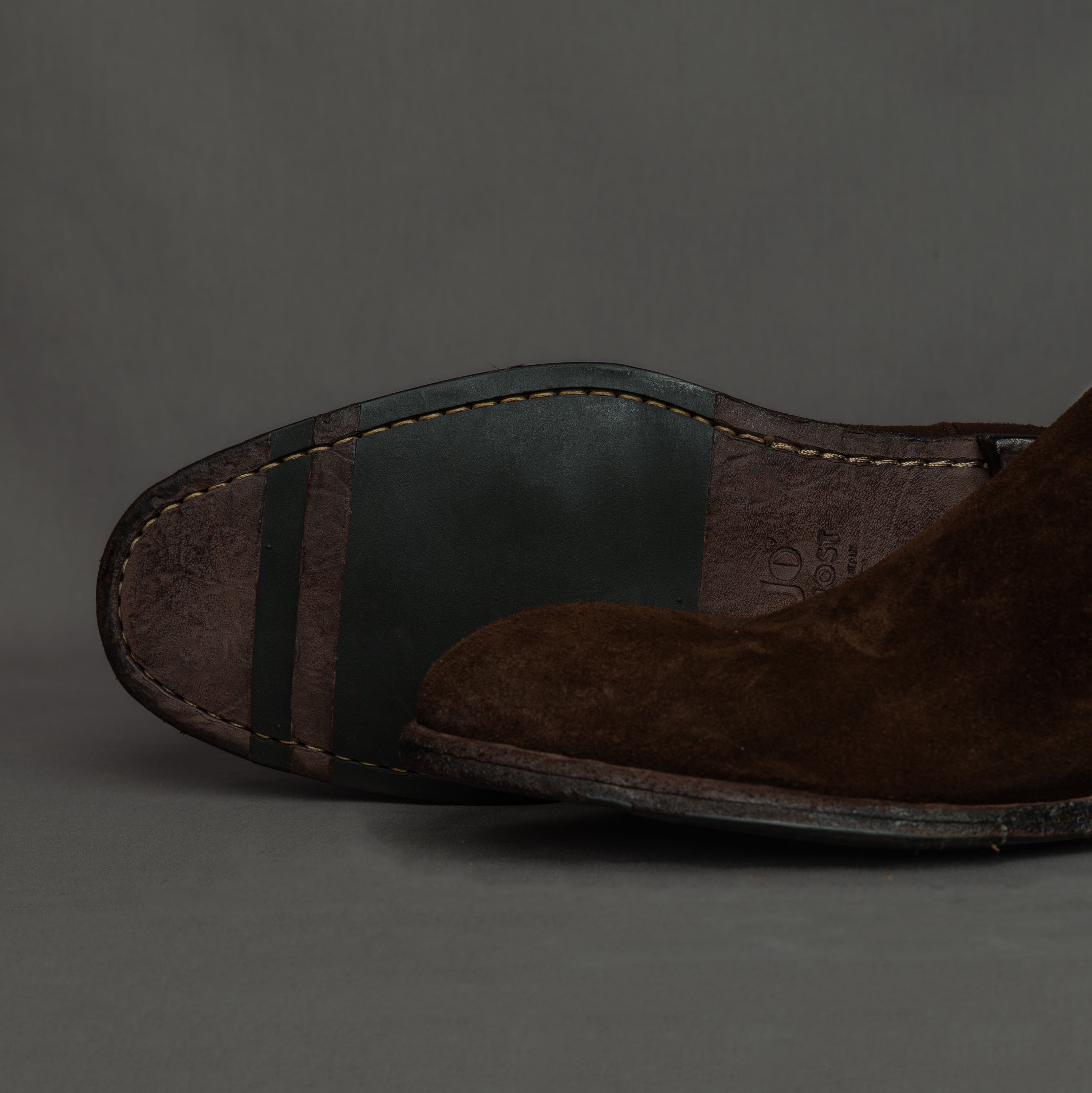 5572 Suede Brown