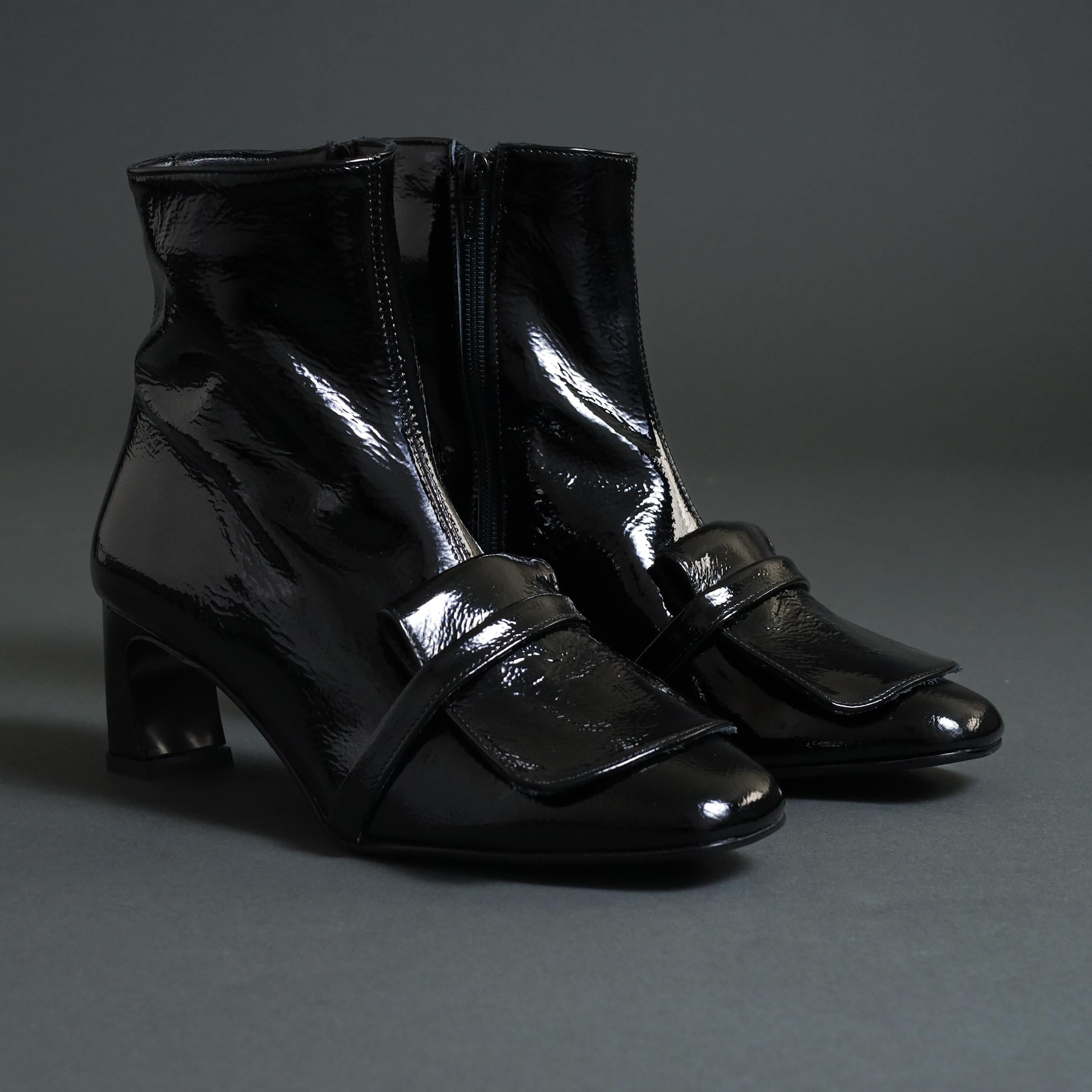Conflict For Interest Womens Ankle Boot Conflict For Interest Paola
